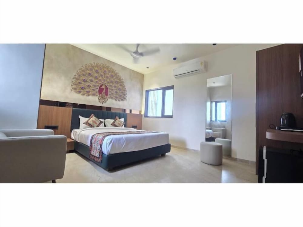 Hotel The Grand Om Krishna