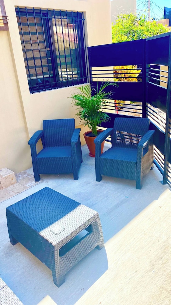 Ajijic Modern 1 Bedroom Guesthouse -patio - BBQ - Bikes - Gym - Pickleball Court