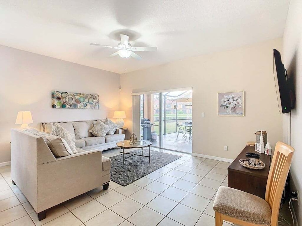 Regal Oaks Getaway: 4br Home Close To Disney & Old Town 4 Bedroom Townhouse