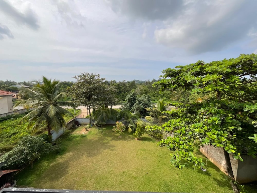 Spacious Stand-alone 2-bed Villa in Galle view 3