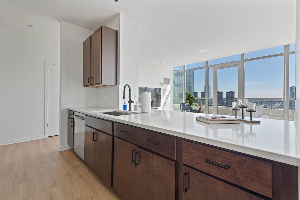 West Loop PH Fireplace Deck Incredible Views