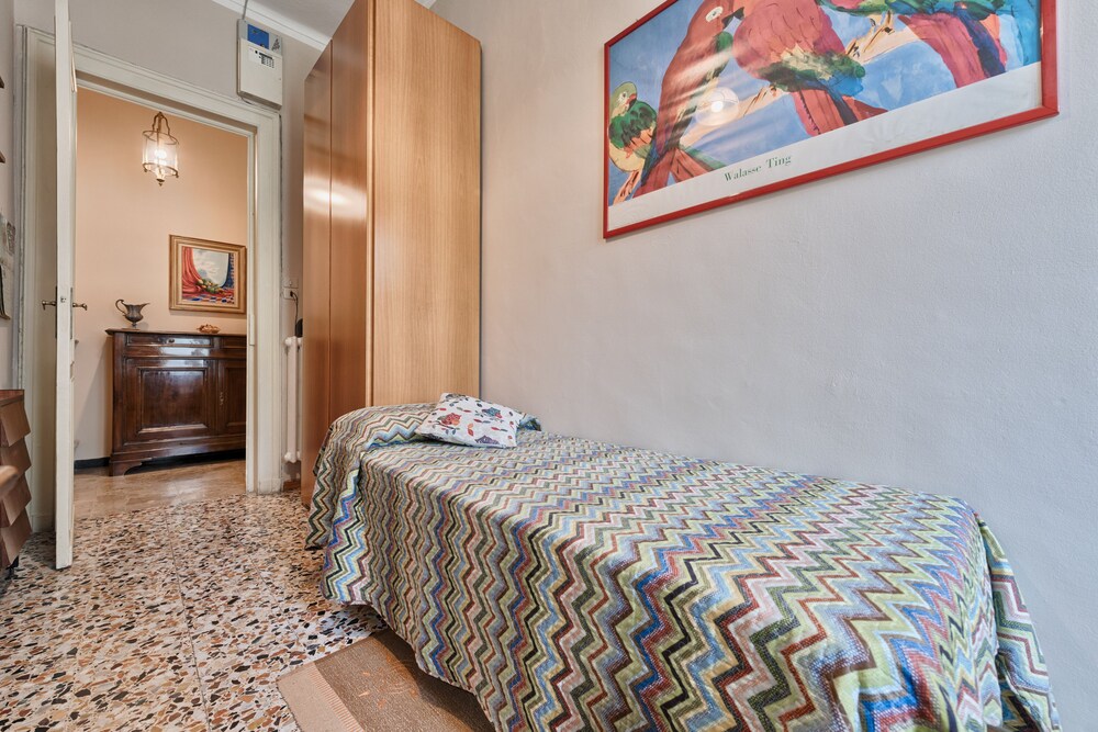 Vintage Flat Crocetta en Turin — hotel room