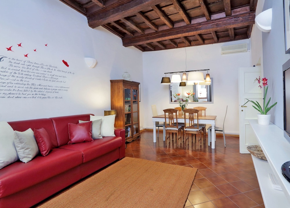 La maison du cardinal Apartment