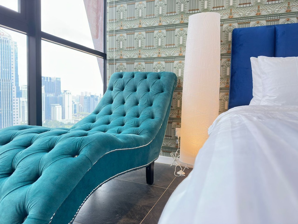 Scarletz Suites KLCC by Purple Orchid