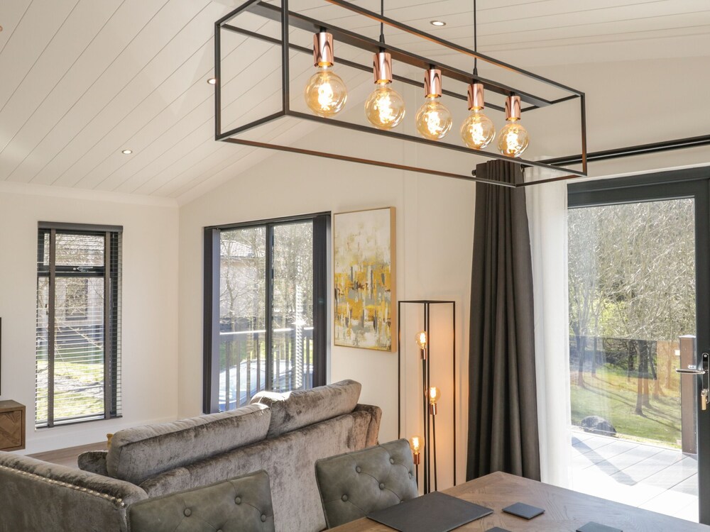 Watch Tree Lodge