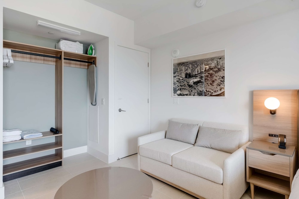 Bellini Breeze - Cozy Central Miami Pool and Gym