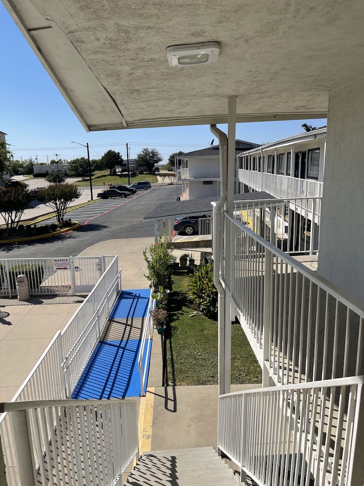 Motel 6 Denton, TX - UNT