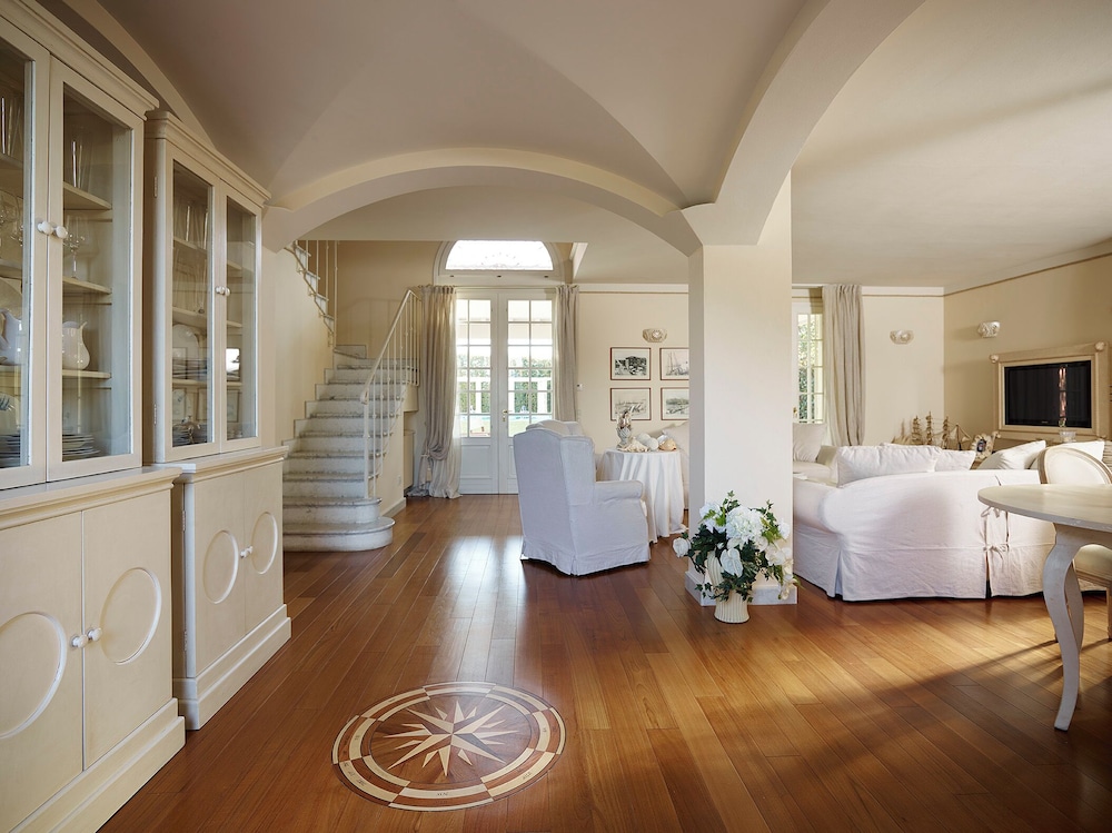 Villa Forte dei Marmi Pool & Garden