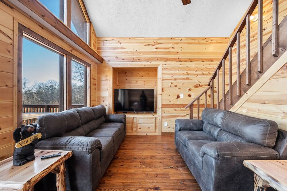 Dog Friendly Views Hot Tub Close to PF Gsmnp