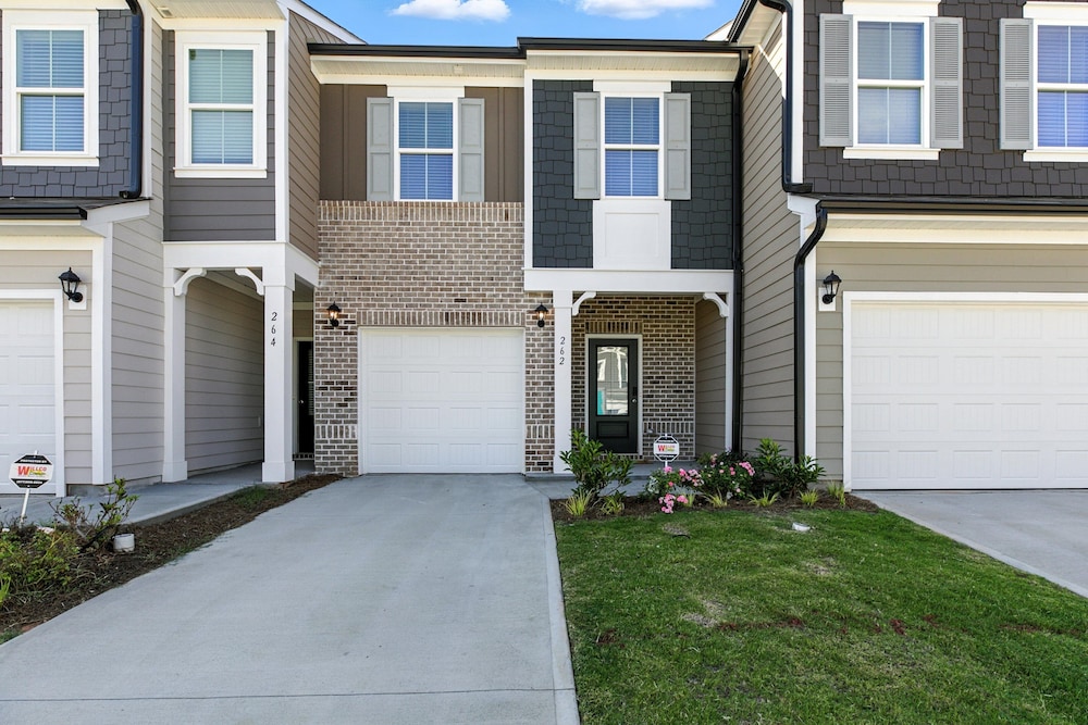 Charming Easley Retreat With Private Yard 3 Bedroom Townhouse