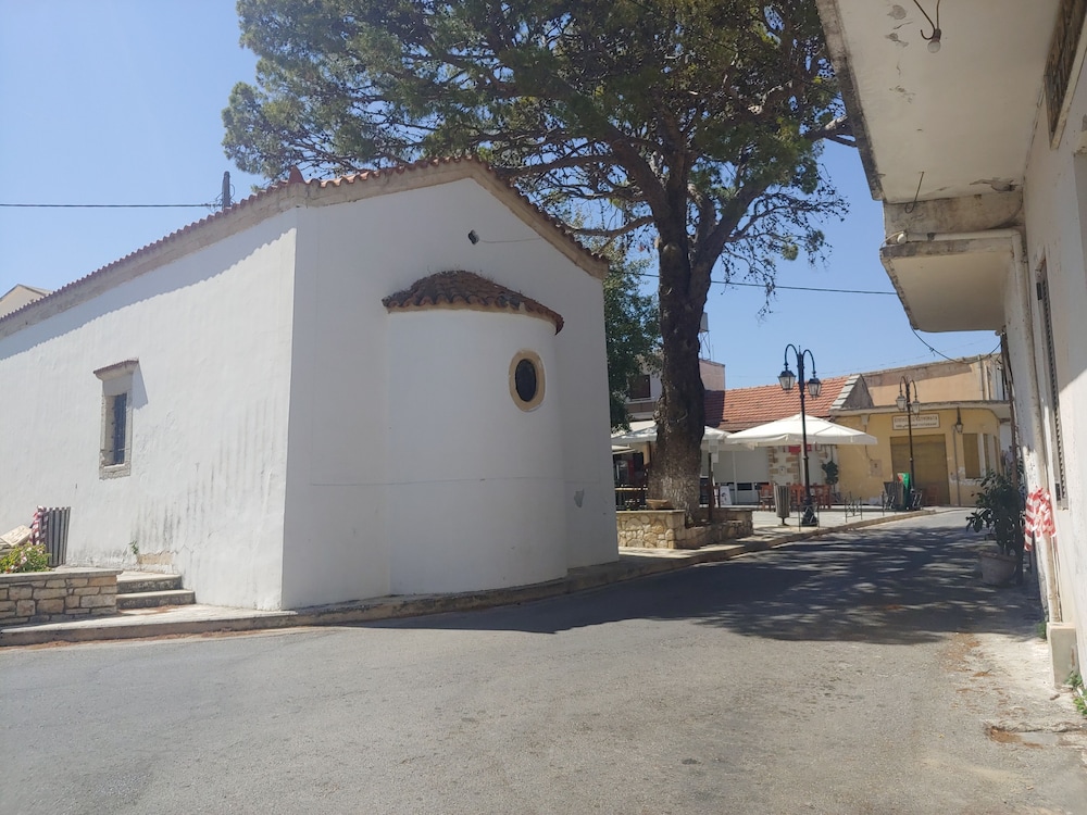 Traditional Luxury Villa in Fres
