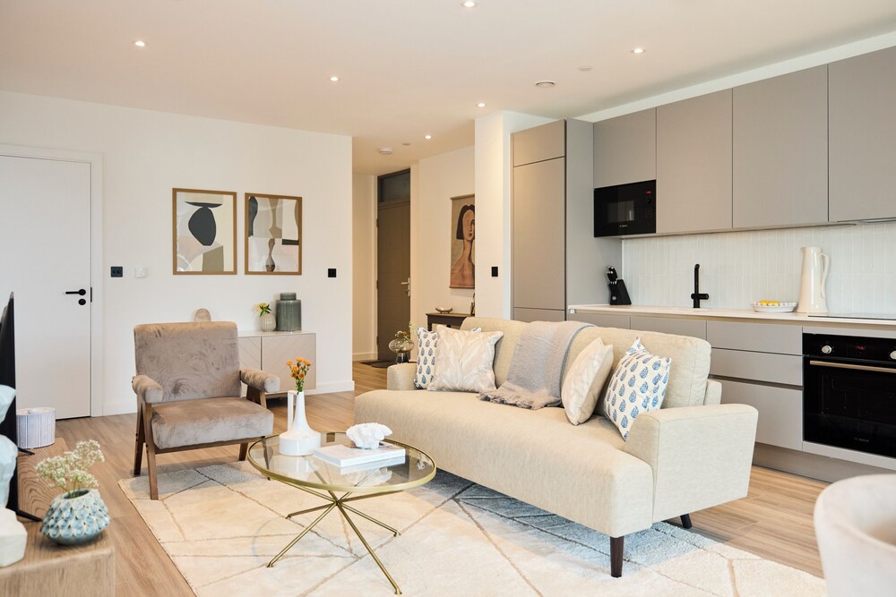The Tottenham Escape - Lovely 2bdr Flat With Balcony