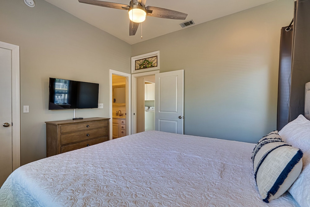 Magnolia Charms by Avantstay 2 Mins TO Beach Pet Friendly, BBQ & Balcony Views! view 2