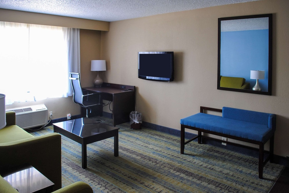 Lexington Vacations - Clarion Hotel Conference Center - North - Property Image 59