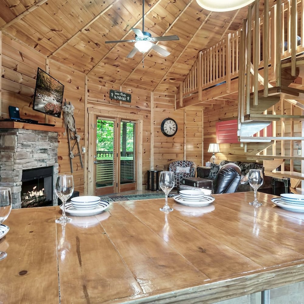 Yurt I Game Room Hot Tub I Sleeps 8 I 2BR 2BA