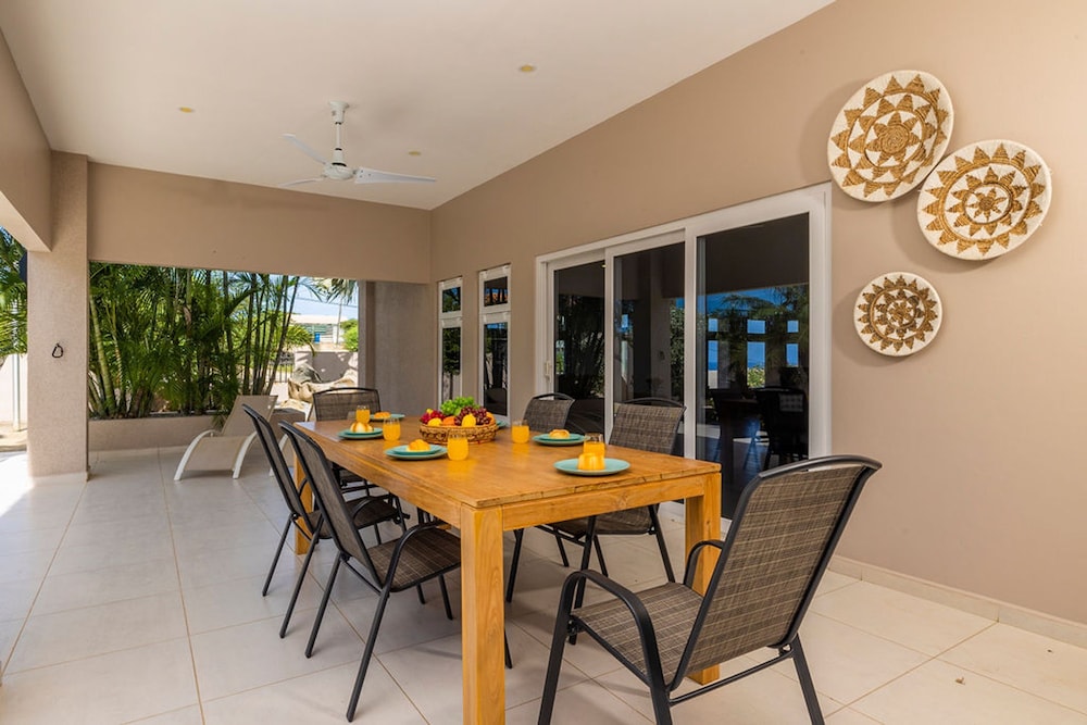 Central 4br3ba Villa w Ocean Views Private Pool