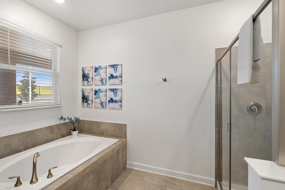 ChampionsGate Resort 10 Bedroom Vacation Home - Includes resort clubhouse amenity access! 10 Home