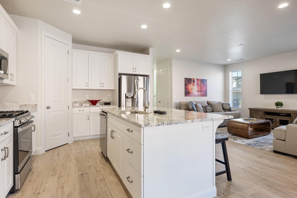 Holiday Hideaway 5 Bedroom Townhouse
