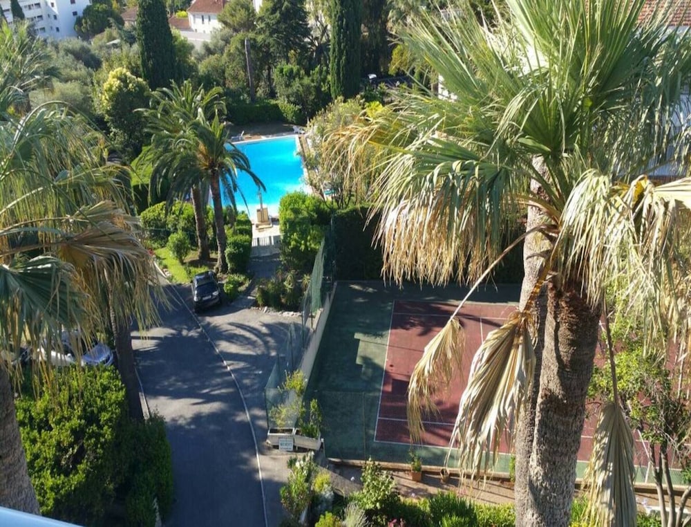 Apartment in Juan-les-pins Near Sandy Beaches