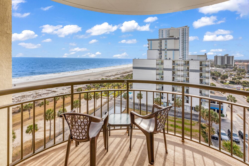 Hosteeva Oceanview Meridian Plaza Condo