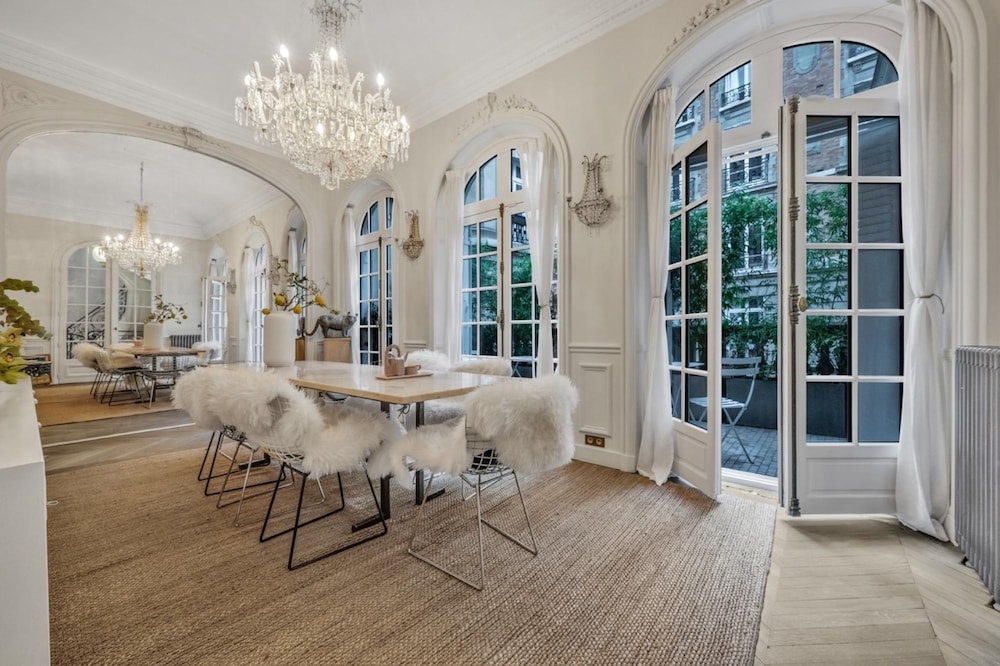 Luxury 5BR House Close to the Arc de Triomphe