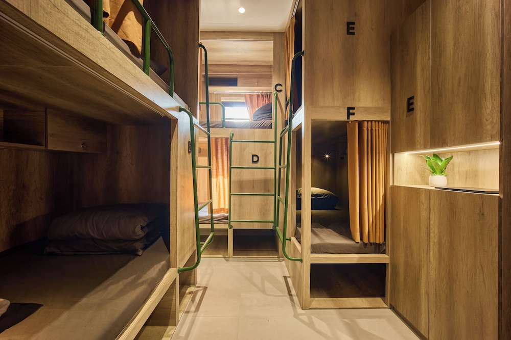 1995S HOSTEL