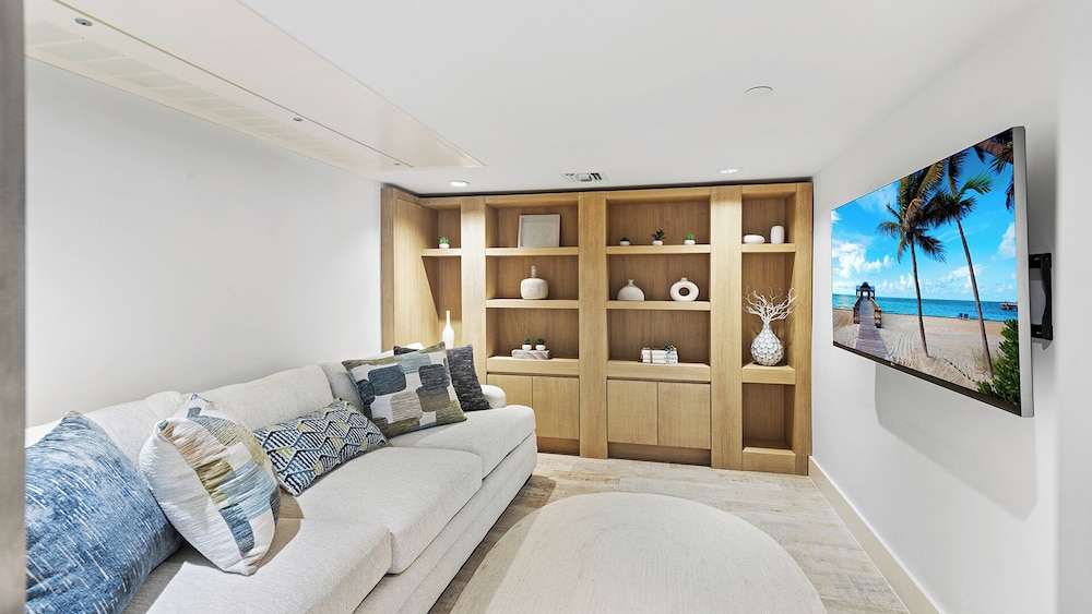 Luxury Vacation Rentals at 1 Hotel & Homes by LRMB