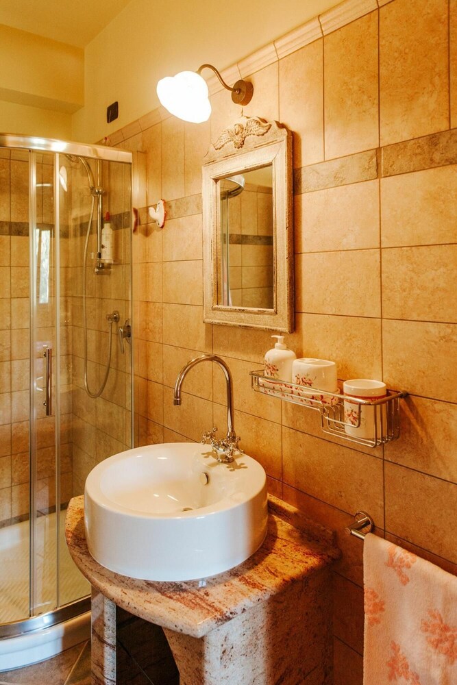 Photo 33