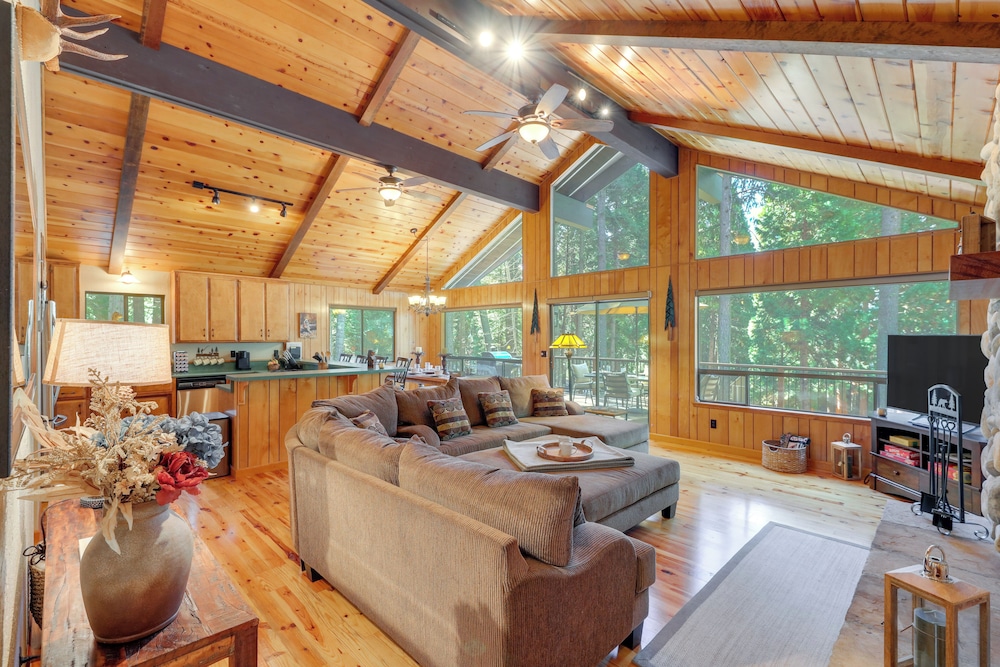 Quiet Cabin w/ Deck: Near Lake Almanor!