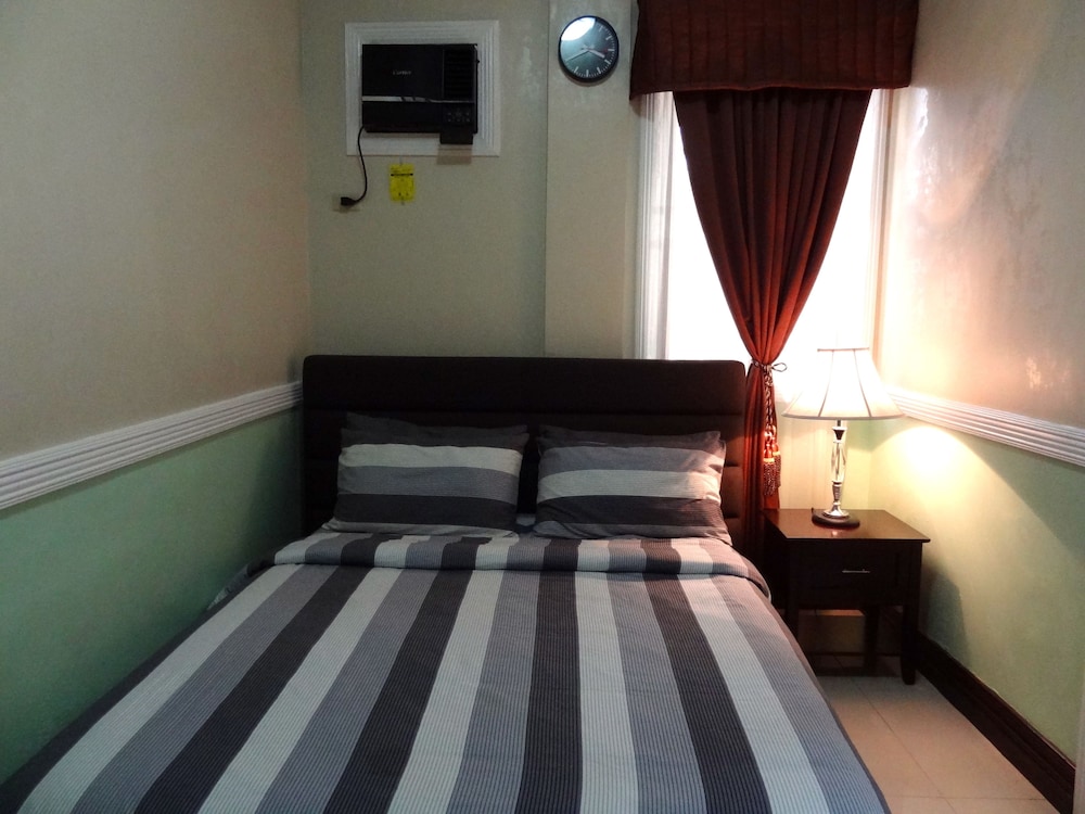 The Executive Villa Inn & Suites