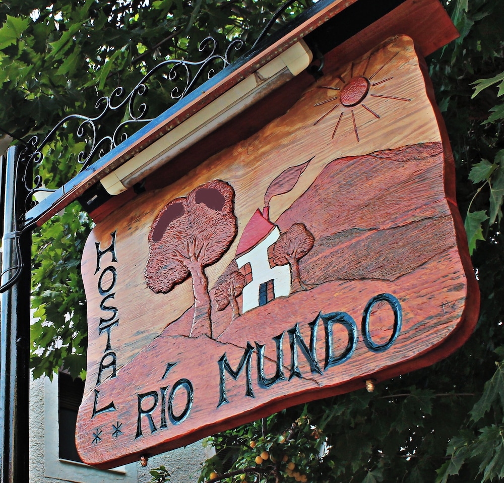 HOSTAL RÍO MUNDO