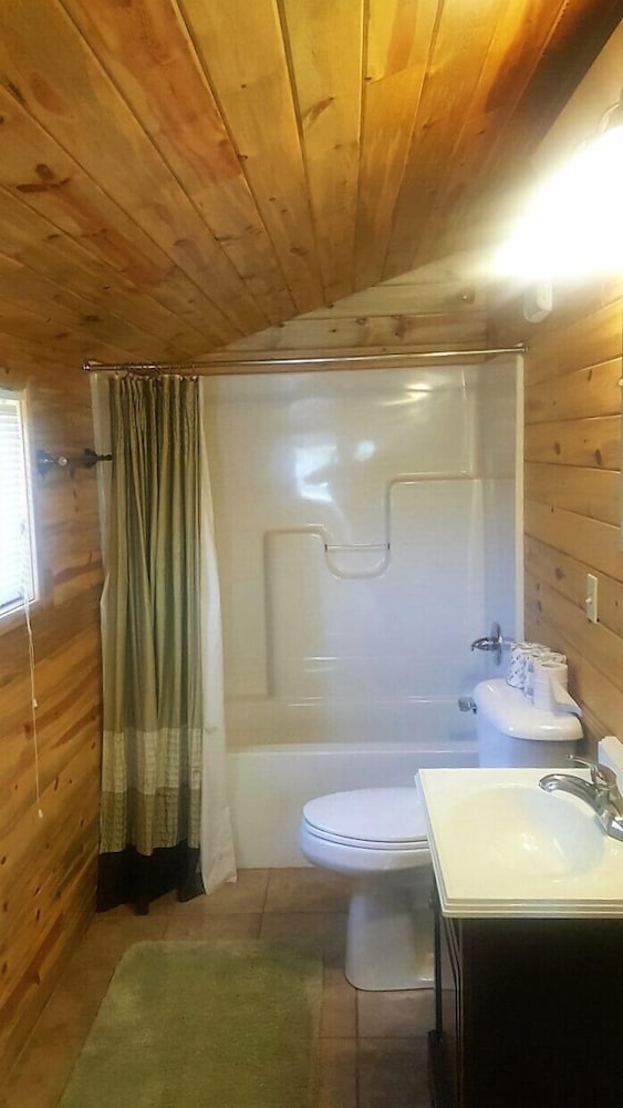 No Name City Luxury Cabins & RV