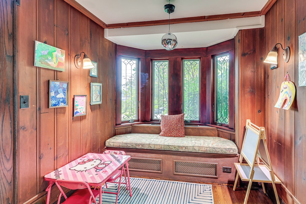 Easy Train Access to Nyc! Elegant Family Retreat