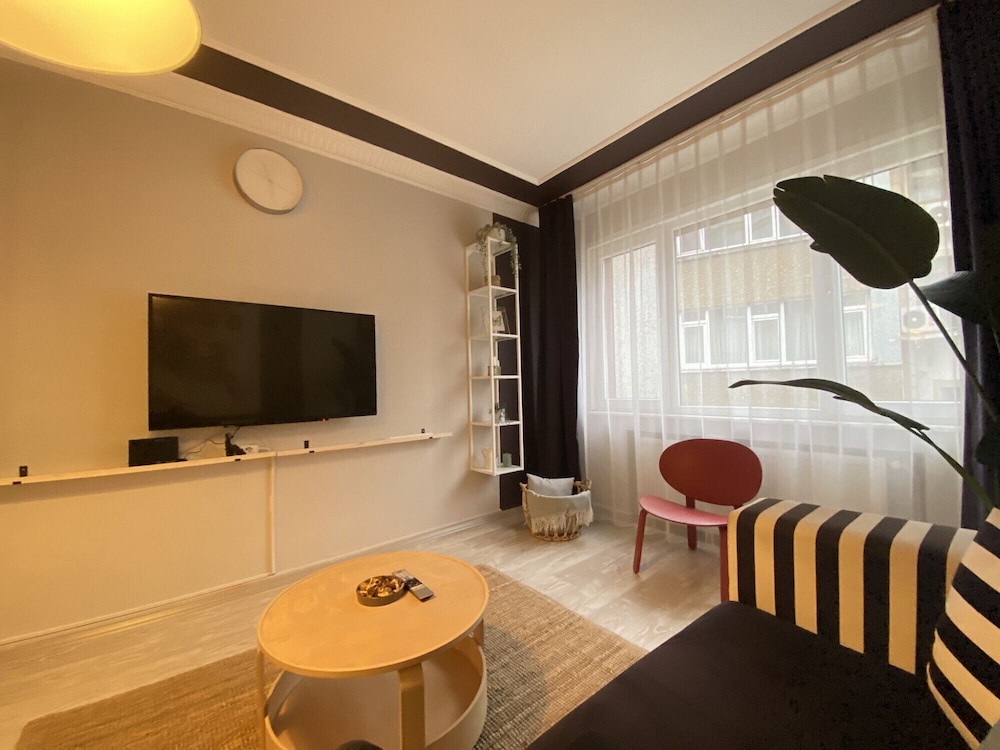 Charming Flat Near Osmanbey Metro Station
