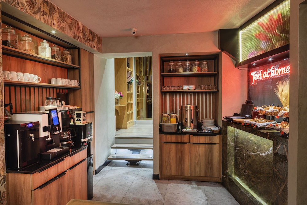 Ayramin Deluxe Hotel - Image 18