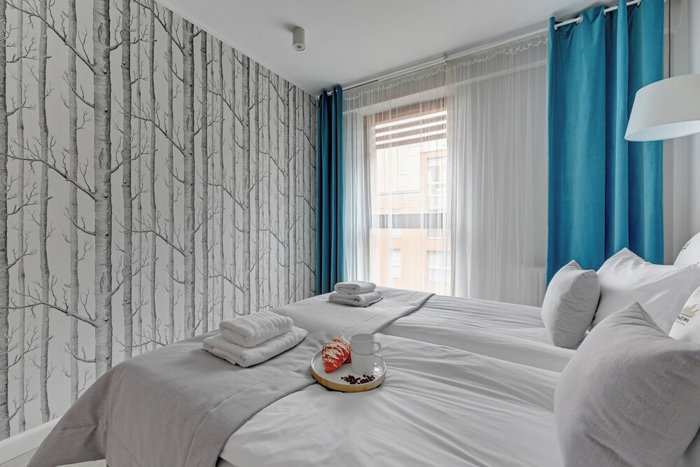 Aura - Riverside & Parking by Downtown Apartments
