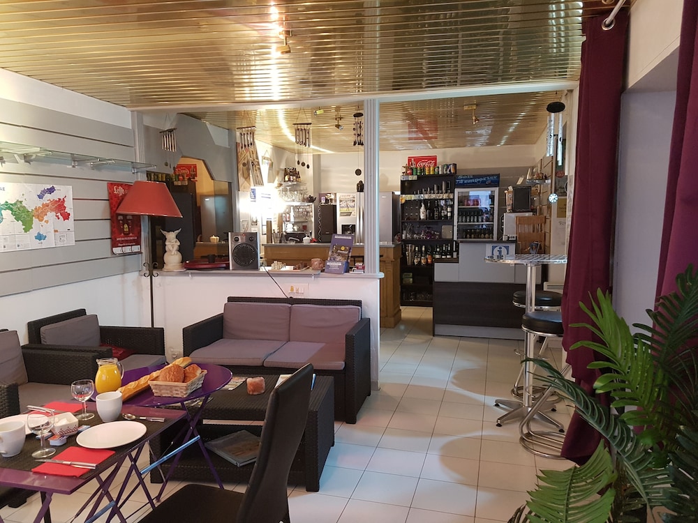 Felicidade Hostel