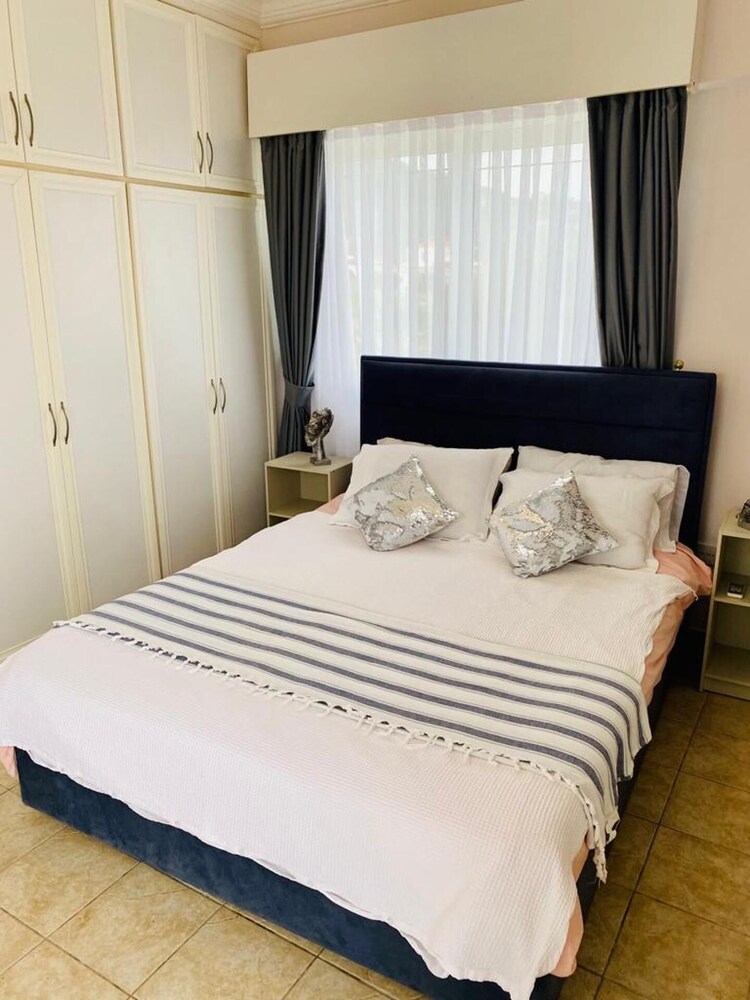 2-bed Bungalow, Sleeps 4 With Private Pool view 5