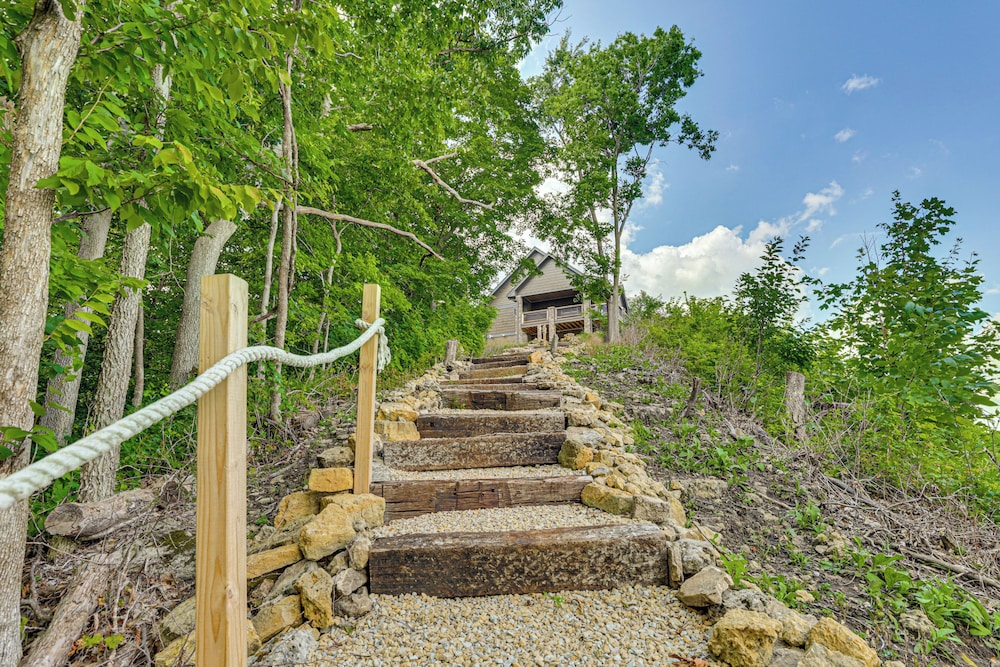 River Views + Wraparound Deck: Dubuque Getaway