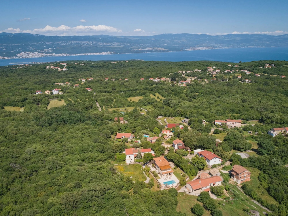Lulu in Dobrinj With 4 Bedrooms and 4 Bathrooms