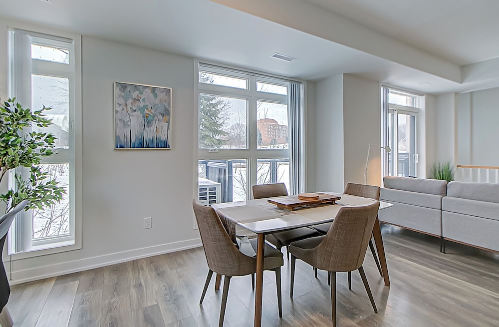 Modern 3BR Retreat Near Yorkdale Mall