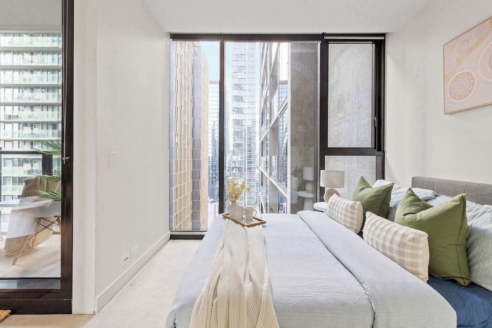 Serene 2BR Apartment in the Heart of Melbourne