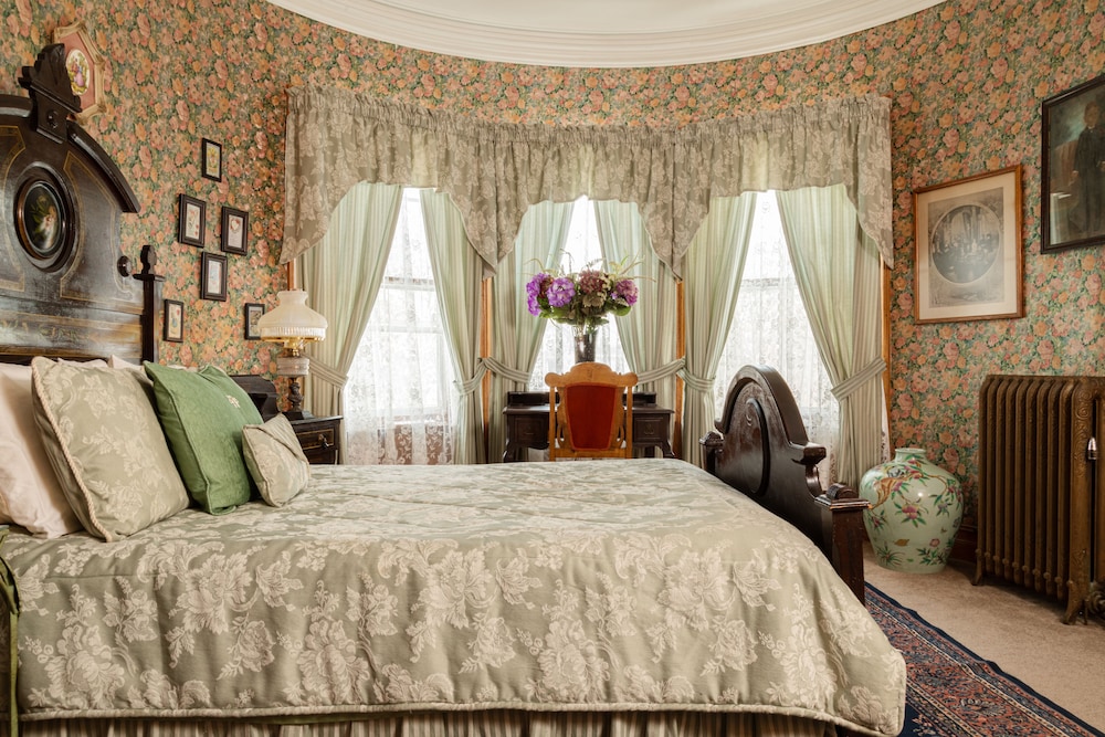 The Dempsey Manor Bed & Breakfast Inn