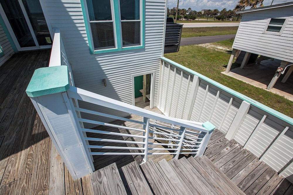 Beachfront Melody by Ryson Vacation Rentals