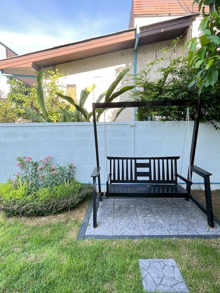 5 Beds 452sqm With Private Garden Pet-friendly Cctv Quiet and Homey
