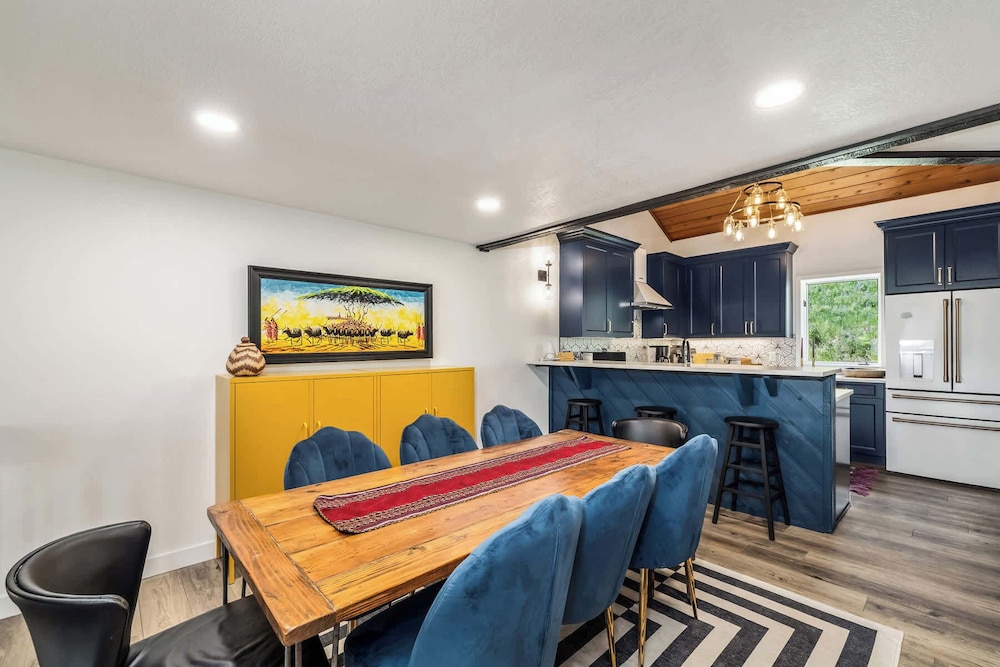 Ridgepoint Retreat Mountain Escape for 8 w/ Resort Amenities