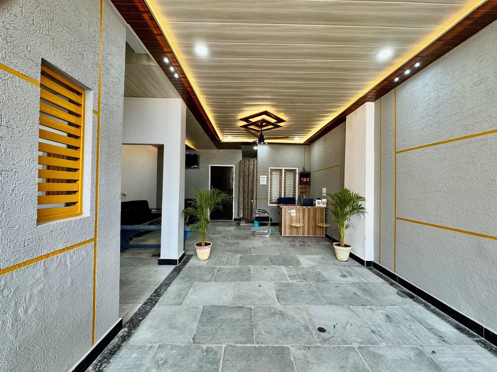 Hotel radha Aradhya Sadan