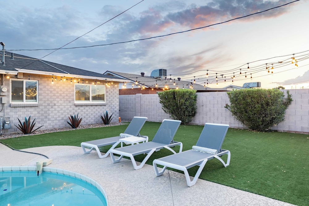 Indianola Oasis Private Pool, Outdoor Living & Old Town Access