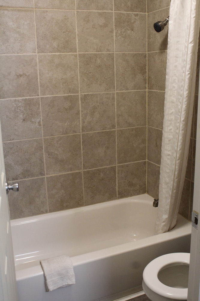 Rolla Vacations - Regency Inn - Property Image 2
