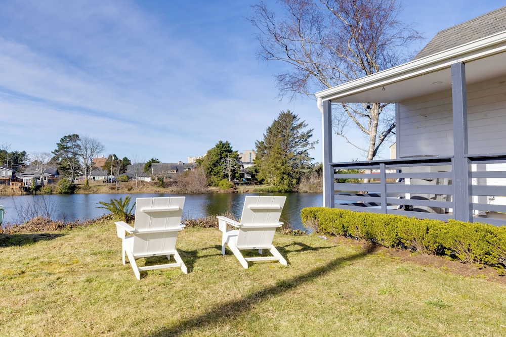 Walk to Beach: Riverside Retreat in Seaside!